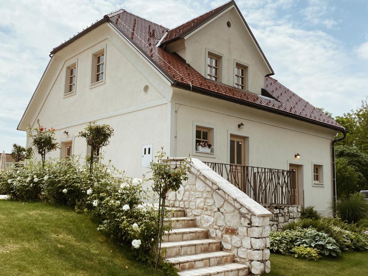 Tri Lucke Hotel & Restaurant Кршко Экстерьер фото